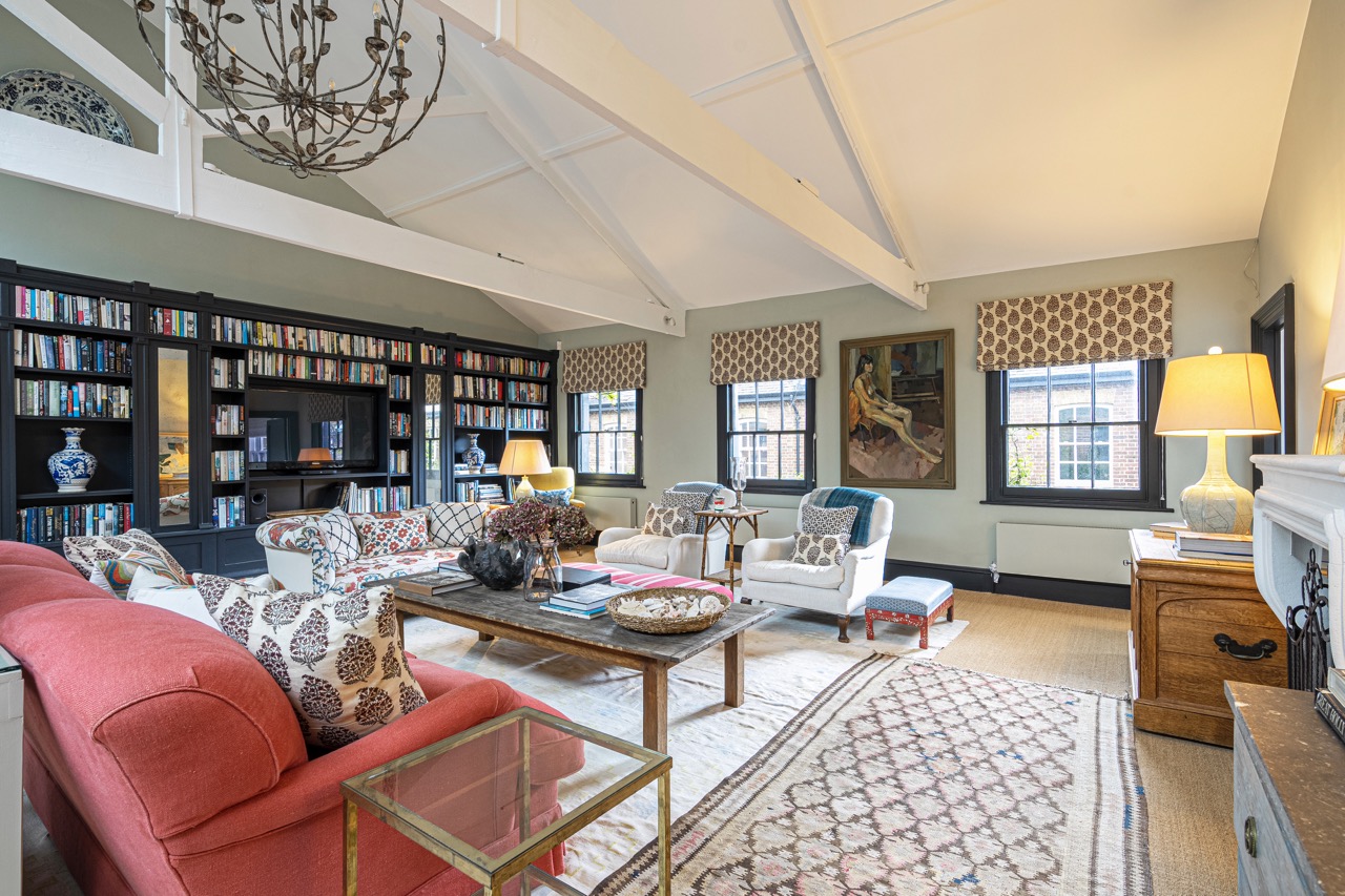 Petevelvet Property 008 Spacious backyard property photographer London